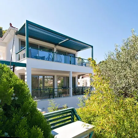 Nina's House